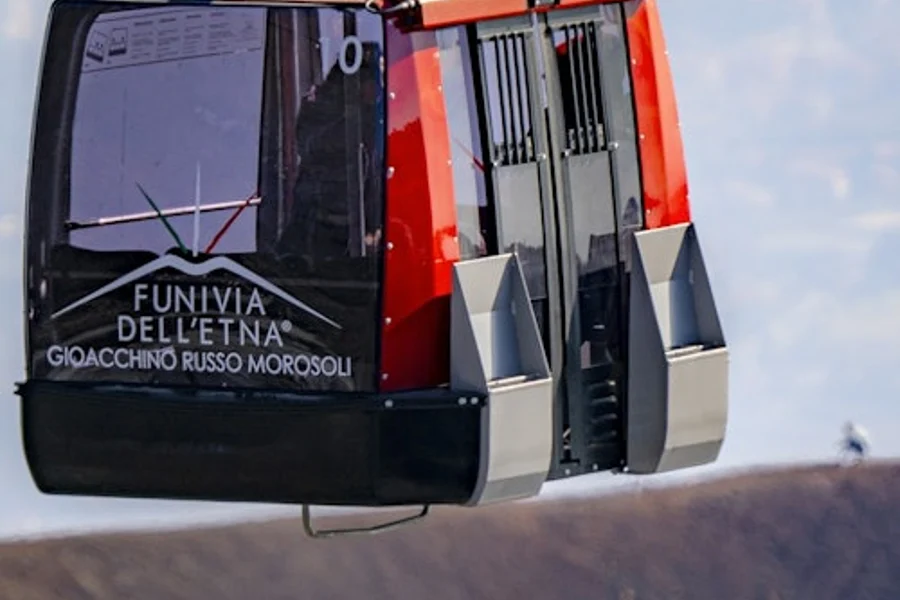 埃特納火山:往返纜車票, at Mount Etna, Nicolosi