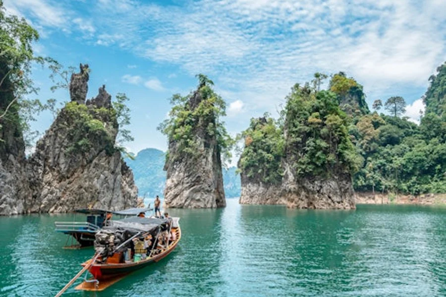Cheow Larn Lake: Guided Tour from Khaolak + Bamboo Raft Ride + Lunch, Khao Lak