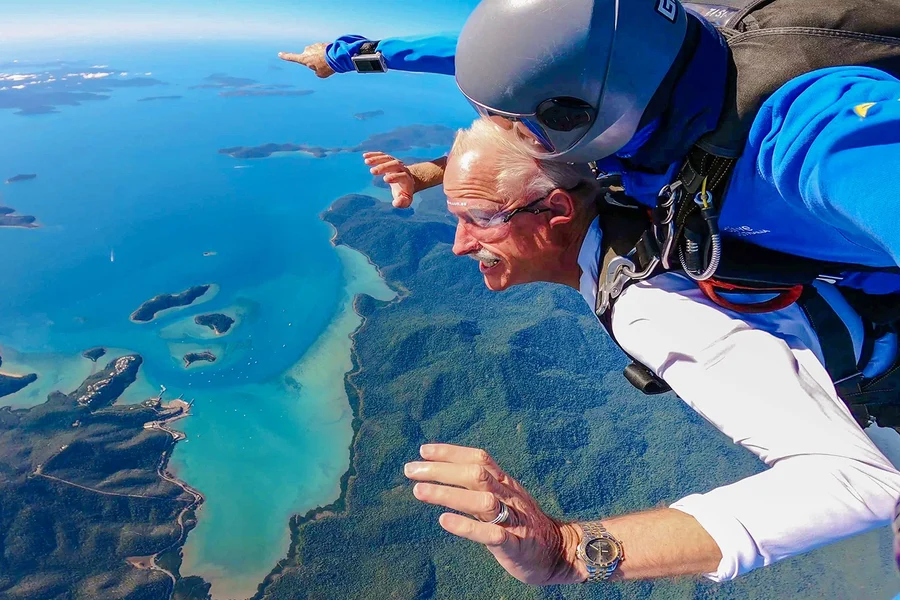 قفزة بالمظلة الترادفية في Airlie Beach, Whitsundays