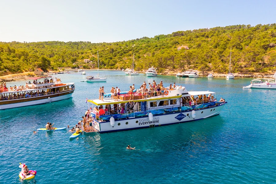 From Split: Blue Lagoon, Shipwreck & Solta Cruise with Lunch, at Gray Line Croatia