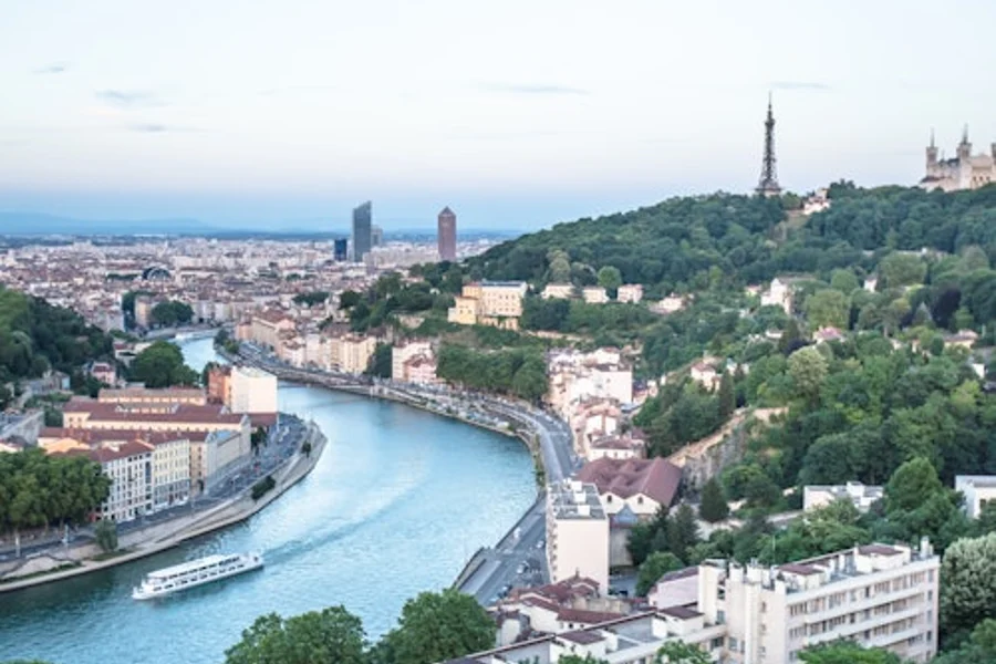 Dinner Cruise on the Saône by Les Bateaux Lyonnais Hermès I, Lyon
