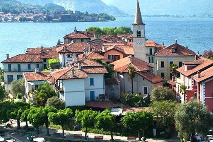 סיור בסירה לאיזולה בלה ואיזולה דיי פסקטורי, Stresa