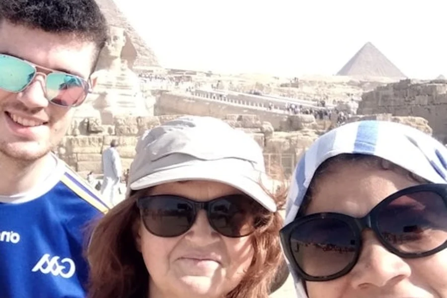 Giza Pyramids, Sphinx, Sakkara & Memphis: Guided Tour from Cairo + Lunch