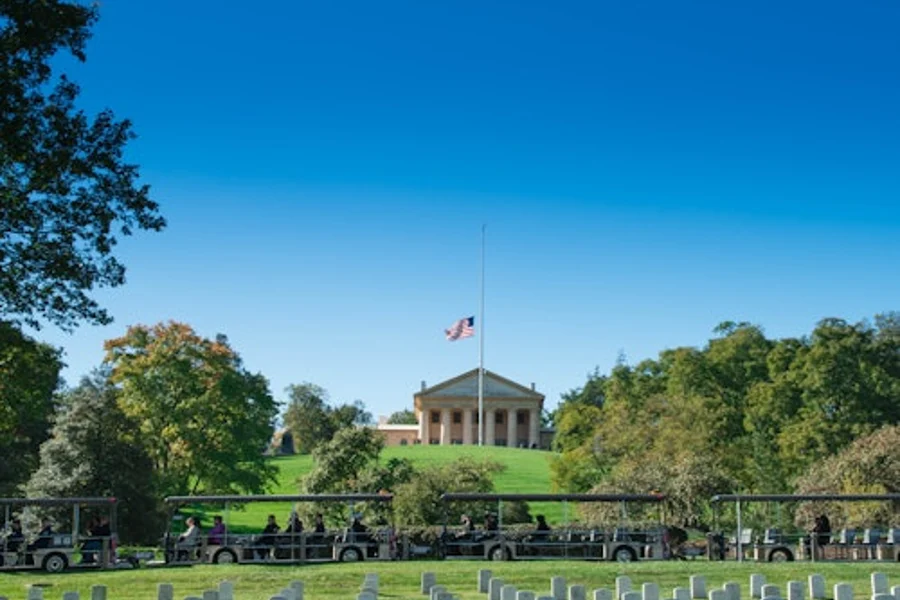 阿灵顿国家公墓:随上随下电车游, at Arlington National Cemetery, Arlington