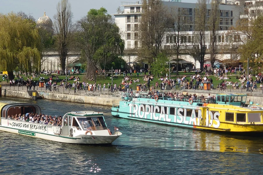 Berlín: Creuer Turístic d'1 Hora pel Riu Spree, at Hackescher Markt, Berlin