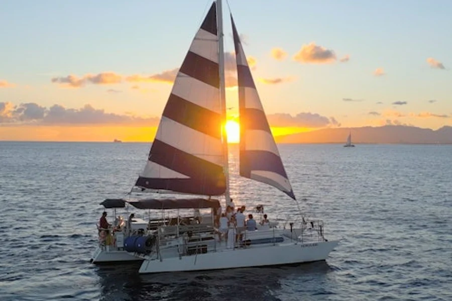 Waikiki: Sunset Sailing Tour with Swim, Hawaii