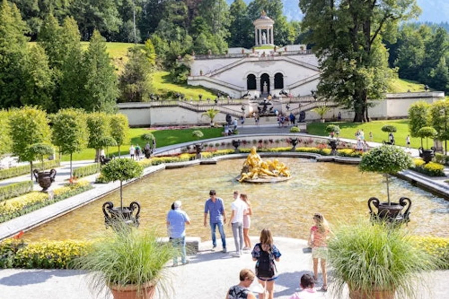 Neuschwanstein & Linderhof Castles: Guided Tour from Munich, Munich