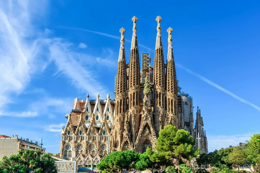 Sagrada Familia Fast-Track Guided Tour with Towers Access, Barcelona