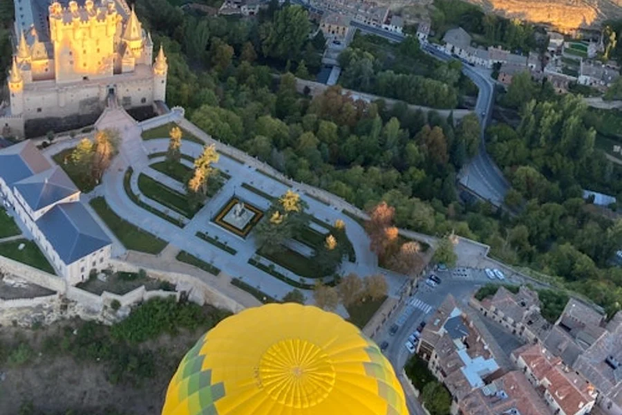 Segovia: Hot Air Balloon Flight with Breakfast and Cava, Segovia