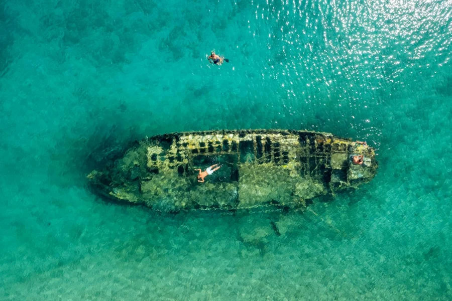 From Split: Blue Lagoon, Shipwreck & Solta Cruise with Lunch, Split