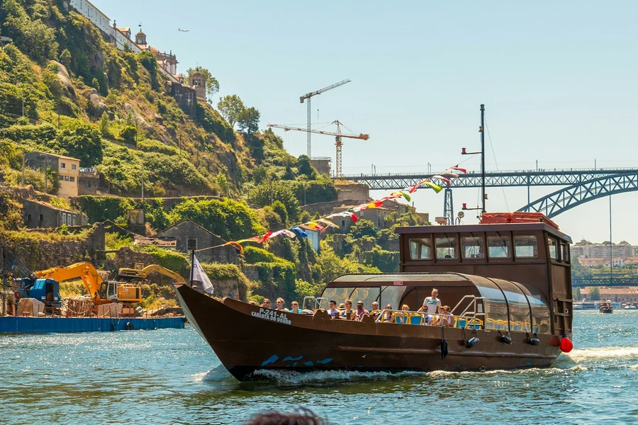 从里贝拉码头出发的波尔图杜罗河六桥巡游, at Cais da Ribeira do Porto, Porto