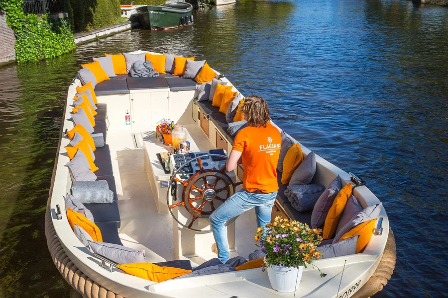Amsterdam: 1-Hour Luxury Electric Open Boat Cruise with Onboard Bar, Amsterdam