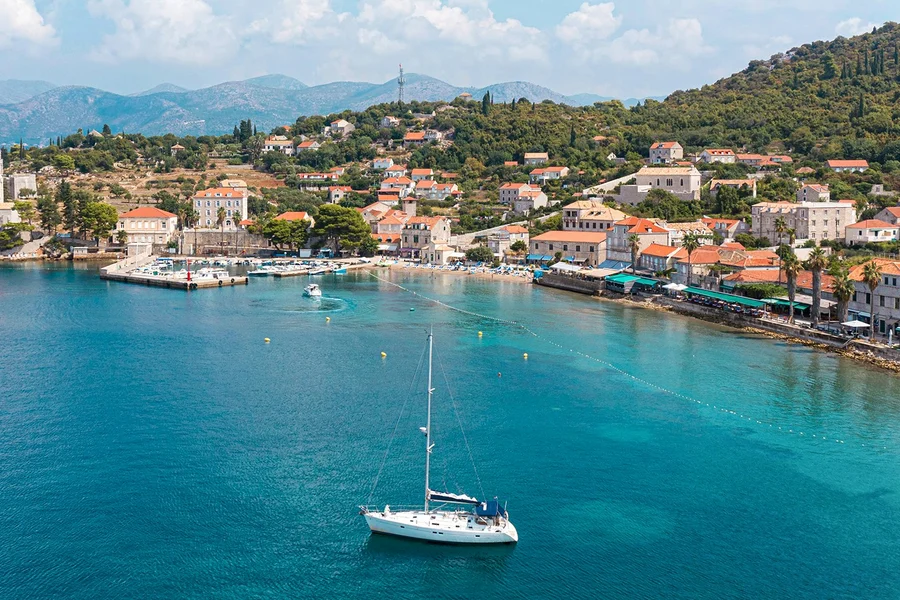 Dubrovnik: Boat Tour to Blue Cave & Elaphiti Islands with Unlimited Drinks, Dubrovnik