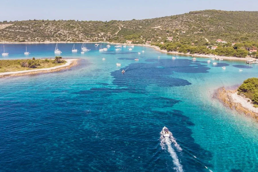 From Split: Blue Lagoon, Duga Bay & Trogir Boat Tour with Snorkeling, Split