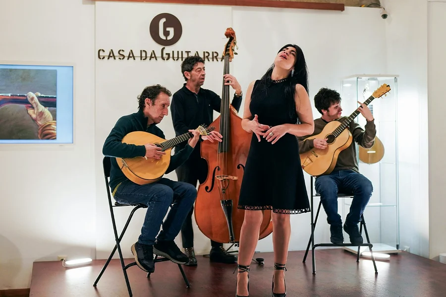 吉他之家法朵音乐会门票, at Avenida vímara peres, 49, Porto