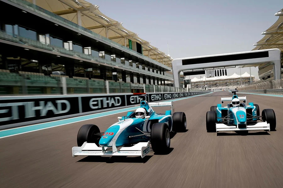 在亚斯码头赛道体验Formula Yas 3000驾驶之旅, Abu Dhabi