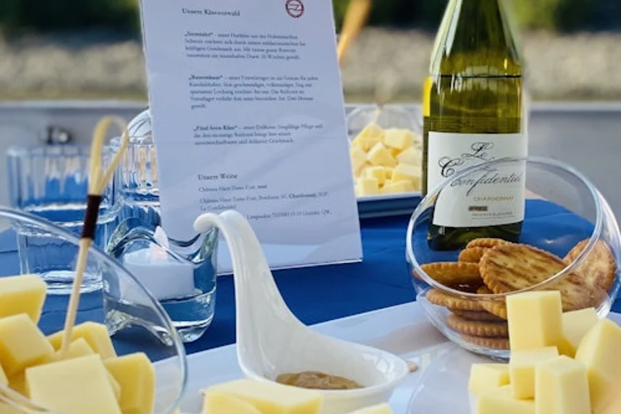 Hamburg: Harbor Cruise + Cheese & Wine, Hamburg