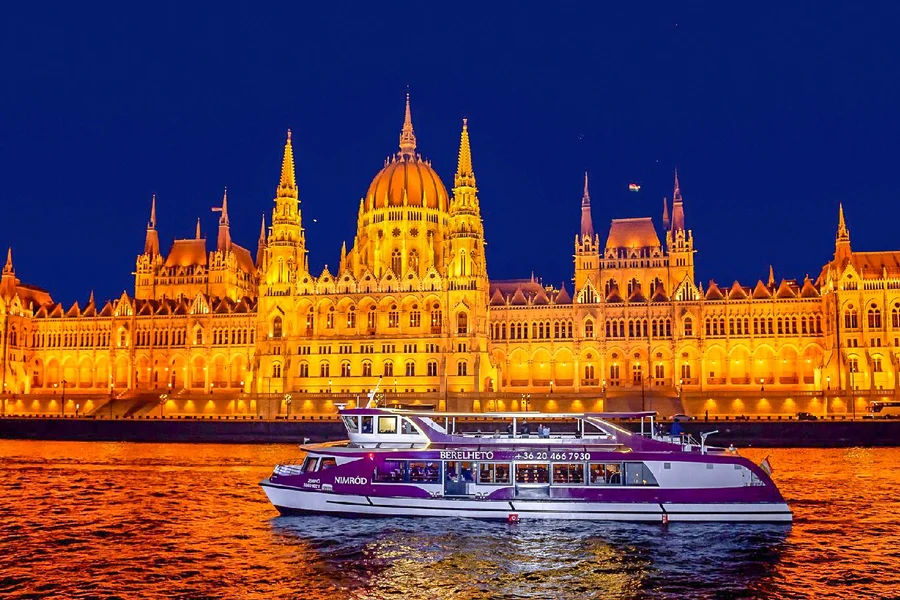 Budapest Dinner Cruise with Piano Battle Show, Budapest