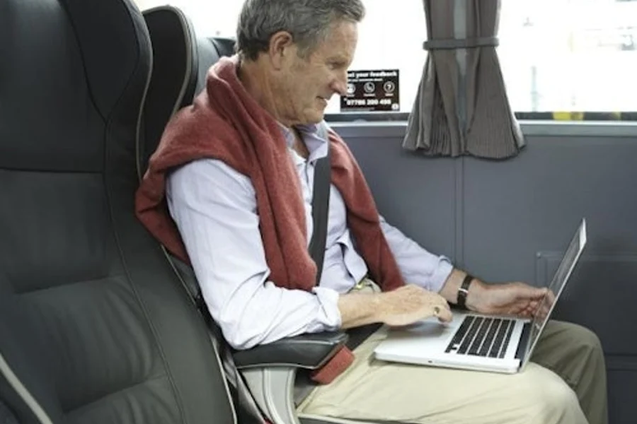 London: Bus Transfer To/From Luton Airport and London Victoria, London