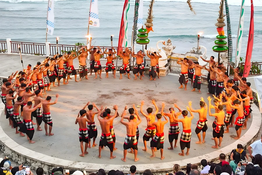 梅拉斯提海灘的Kecak火舞表演, at Kecak Dance at Melasti Beach, Bali