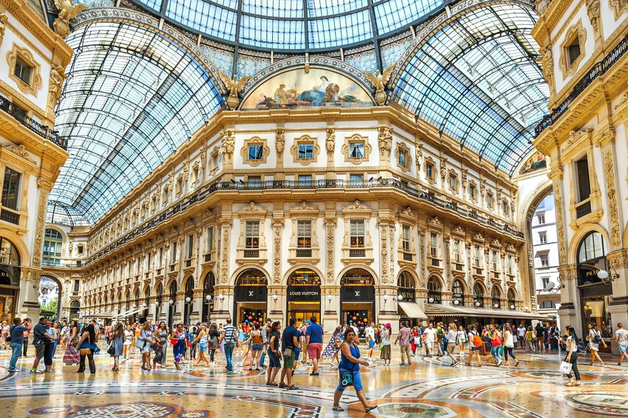 米蘭自助音頻導覽, at P.za del Duomo, Milan