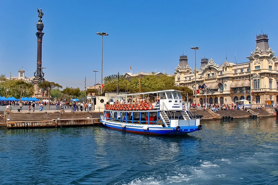 Cruzeiro Turístico Las Golondrinas de Barcelona, at Las Golondrinas, Barcelona