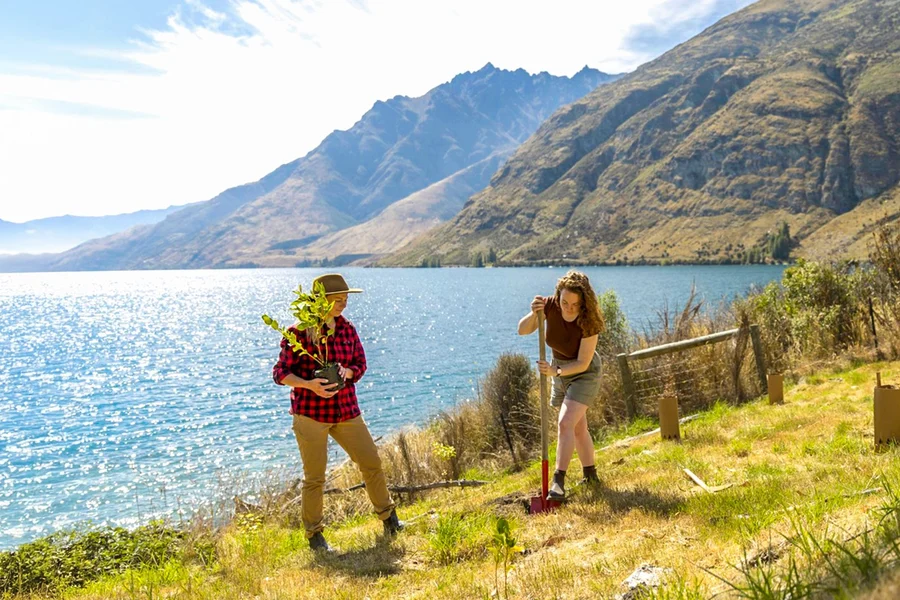From Queenstown: TSS Earnslaw Cruise with Walter Peak Garden to Table Experience, Queenstown
