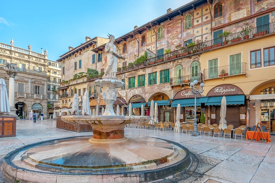 جولة ميدانية في فيرونا مع تذاكر تخطي الصفوف للدخول إلى الساحة, at Via Teatro Ristori, 7,, Verona