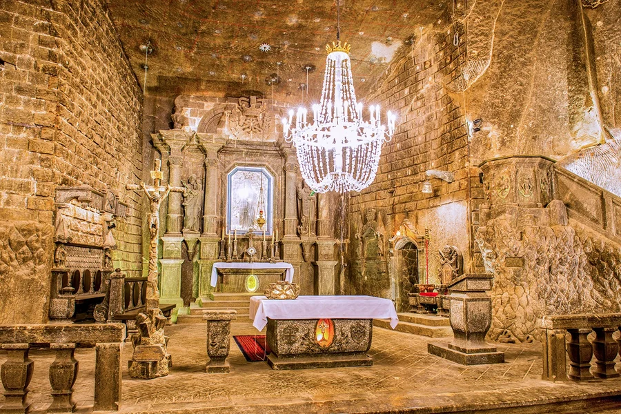 Full-Day Tour of Auschwitz-Birkenau and Wieliczka Salt Mine with Transfers from Krakow & Lunch, Krakow