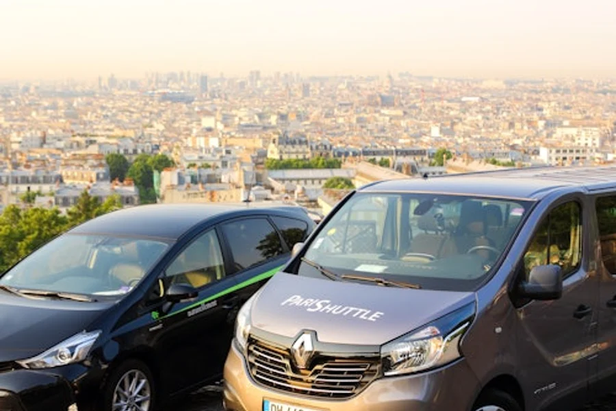 Orly Airport: Shuttle Transfer To or From Accommodation in Paris, Paris