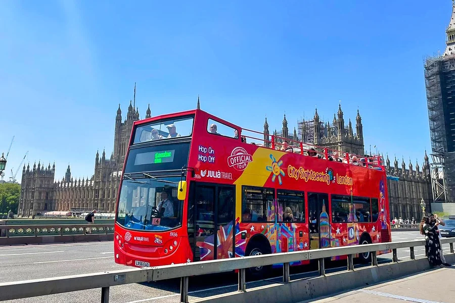 Kombinowany bilet (Oszczędź 15%): 24/48-godzinna wycieczka autobusem Hop-On Hop-Off po Londynie + rejs po Tamizie, at London Eye Pier, London
