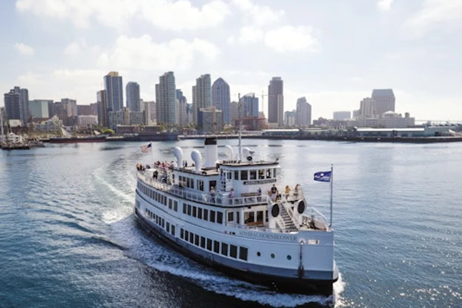 San Diego: Champagne Brunch Cruise with Dessert Buffet, San Diego