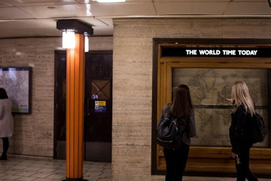 London Piccadilly Circus: Hidden Tube Station Tour, London