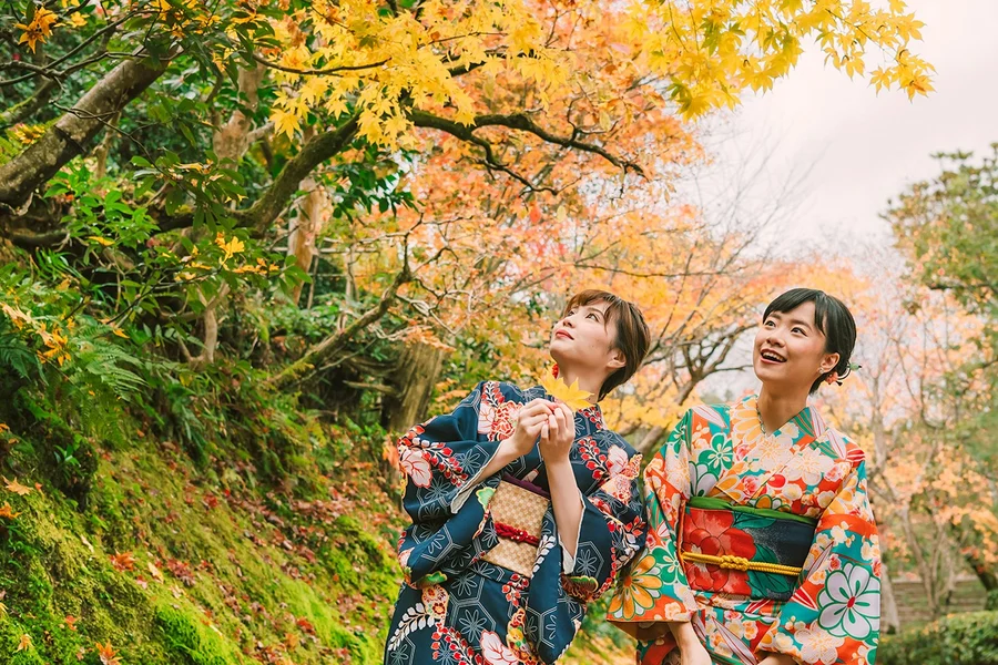 Kimono and Yukata Rental Near Kiyomizu-dera (Gion) with Optional Hair Styling and Makeup, Kyoto