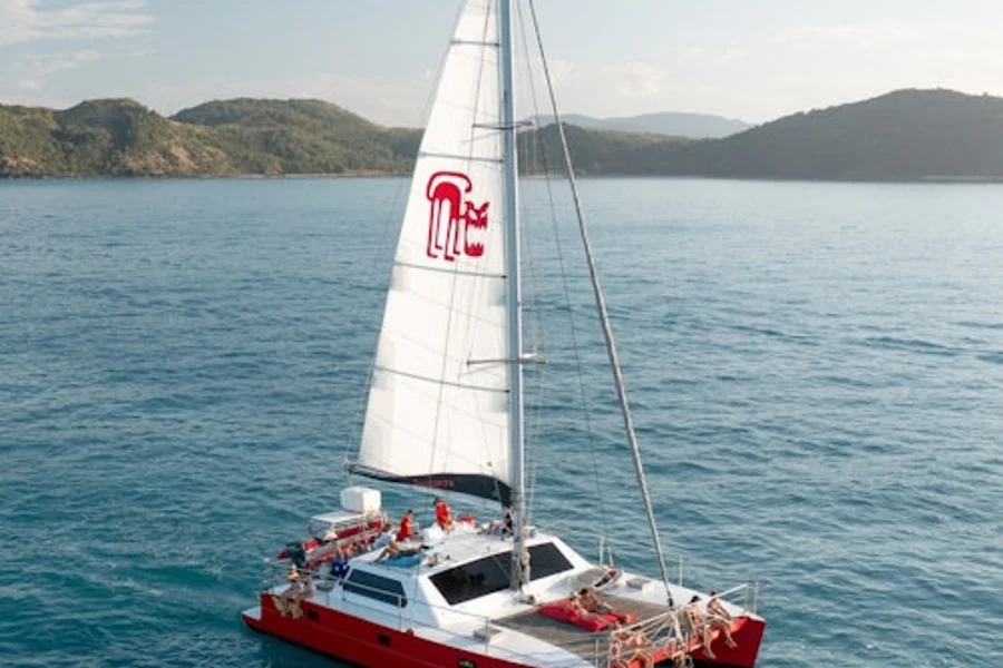 Whitsunday Islands: Tongarra Sailing Tour from Airlie Beach, Airlie Beach