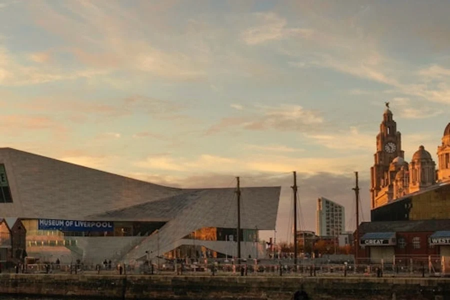 Liverpool: Rock 'n' Roll Walking Tour & Escape Game, Liverpool