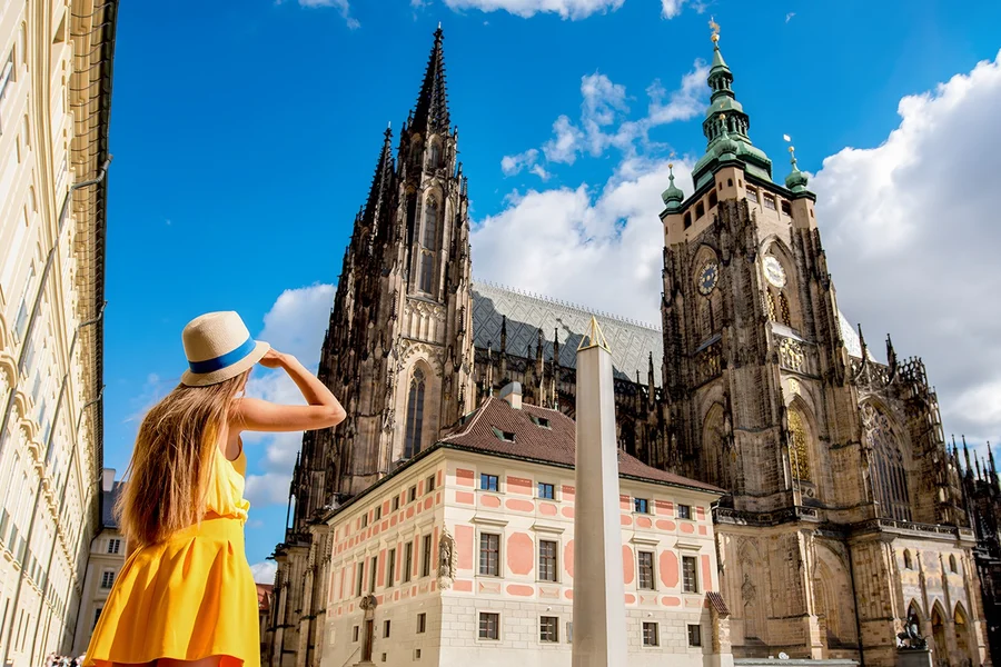 Combo: Prague Castle Guided Tour, River Cruise & Bus Transfer, Prague