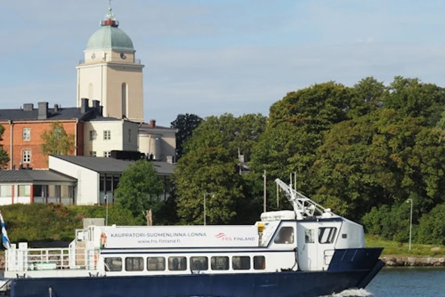 Helsinki: Roundtrip Ferry Transfer to Suomenlinna, Helsinki