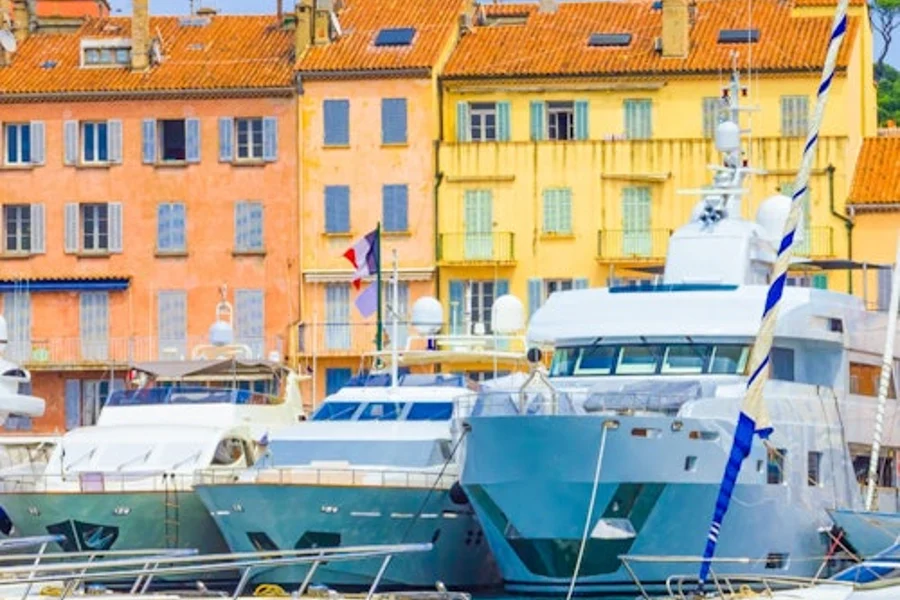 Paglalakbay sa Bangka ng Geneva, Cannes