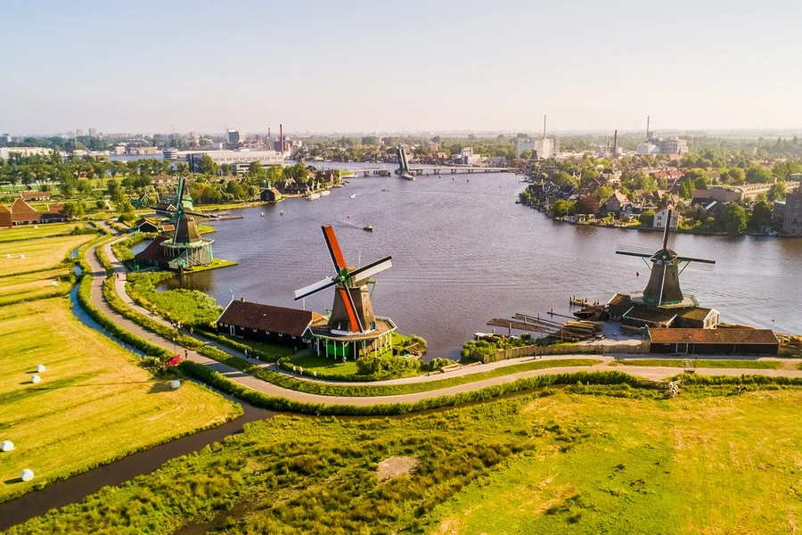 Von Amsterdam: Zaanse Schans, Volendam und Marken Ganztägige geführte Tour, at Tours & Tickets Amsterdam (Tours & Tickets), Amsterdam