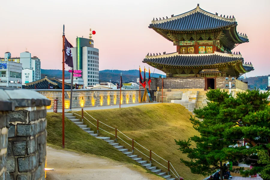 ਸੁਵੇਨ Hwaseong ਅਤੇ ਕੋਰੀਆਈ ਫੋਕ ਗਾਊਂ ਦਾ ਪੂਰਾ ਦਿਨ ਦਾ ਟੂਰ, Seoul