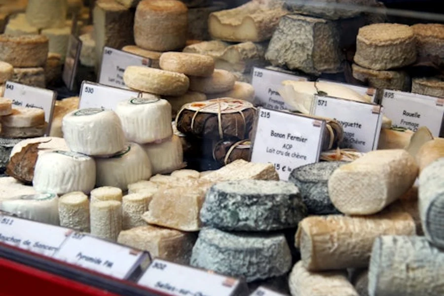 Rue Cler, Boulevard Haussmann & Alma Bridge: Guided Tour + Food Tasting, Paris