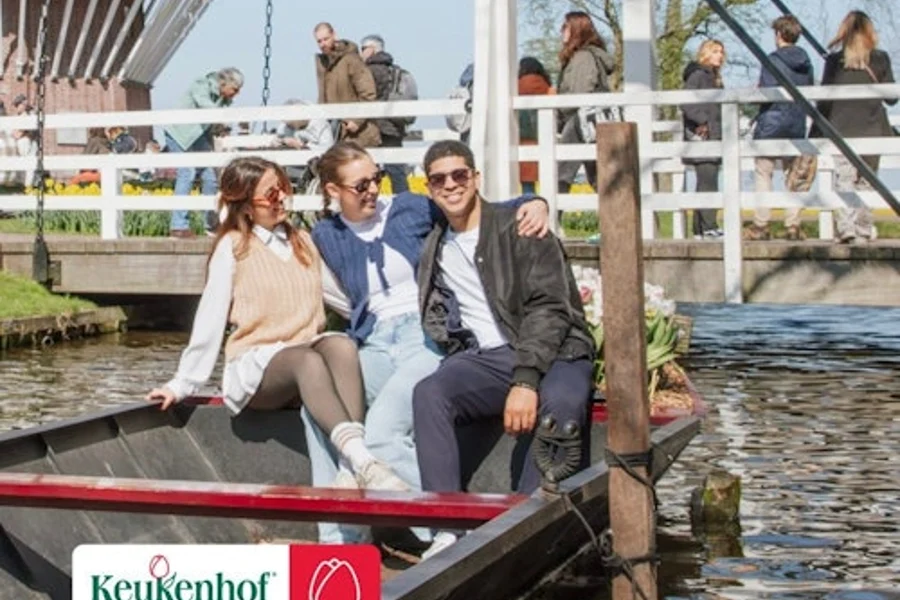 Keukenhof: Bus Tour + Canal Cruise + Audio Guide, Amsterdam
