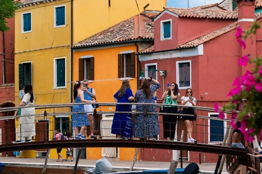 Murano & Burano: Guided Tour With 3 hours free In Burano, Venice
