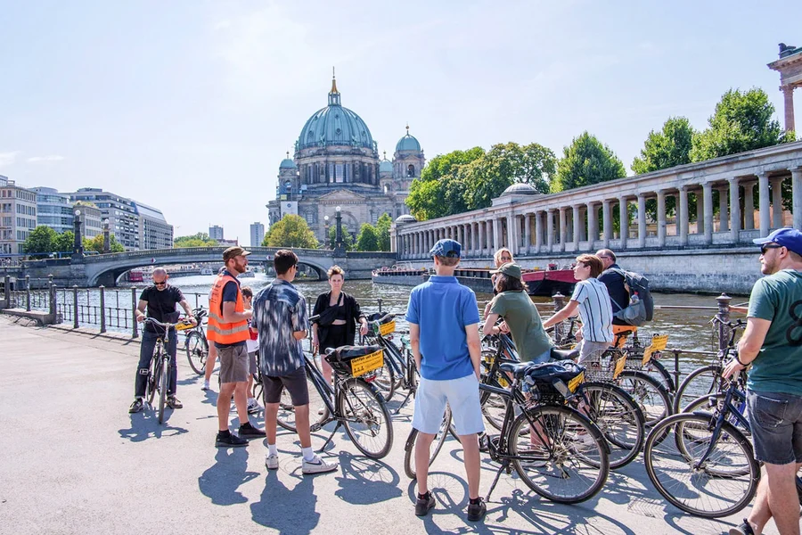Tour en bicicleta amb guia de 3,5 hores pels millors atractius de Berlín, Berlin