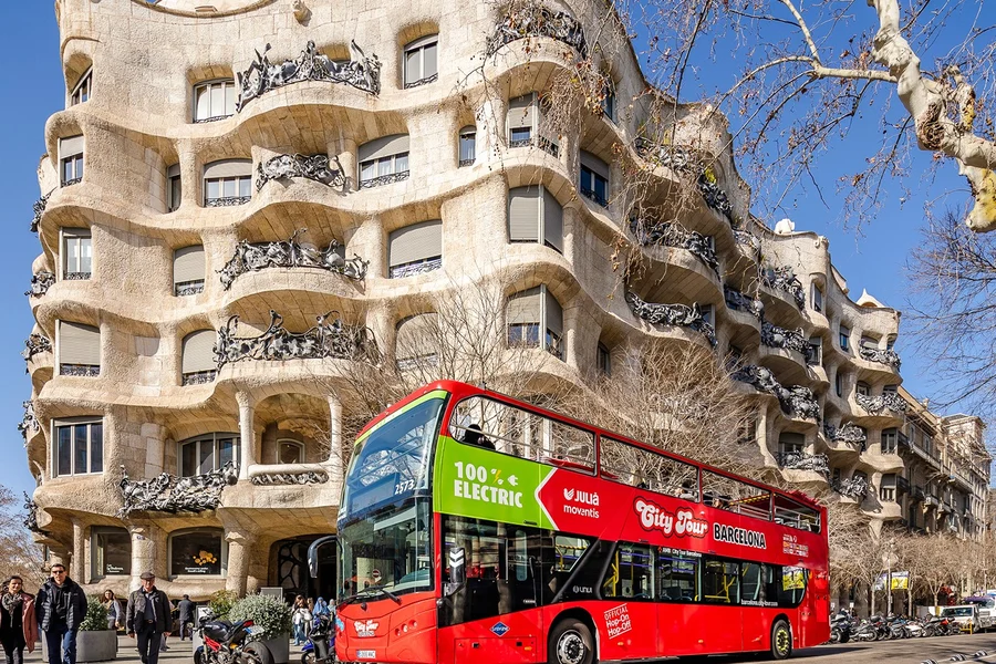 ทัวร์ชมเมืองบาร์เซโลนา: รถบัส Hop-on Hop-off พร้อมล่องเรือคาตามารันรักษ์โลก, Barcelona