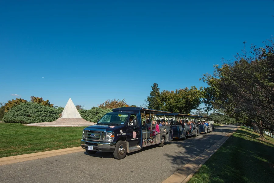 Tour pelo Cemitério Nacional de Arlington, at Arlington National Cemetery Welcome Center, Washington DC