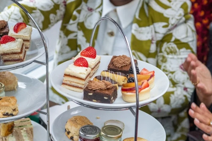 PG Tips Afternoon Tea + Sightseeing Bus Tour with Buckingham Palace State Rooms, London