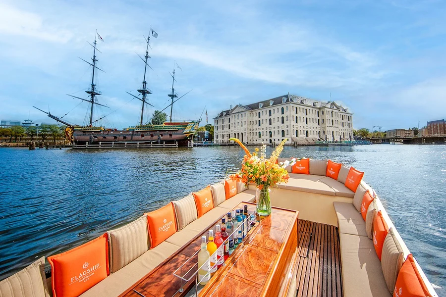 Amsterdam: 1-Hour Luxury Electric Open Boat Cruise with Onboard Bar, Amsterdam
