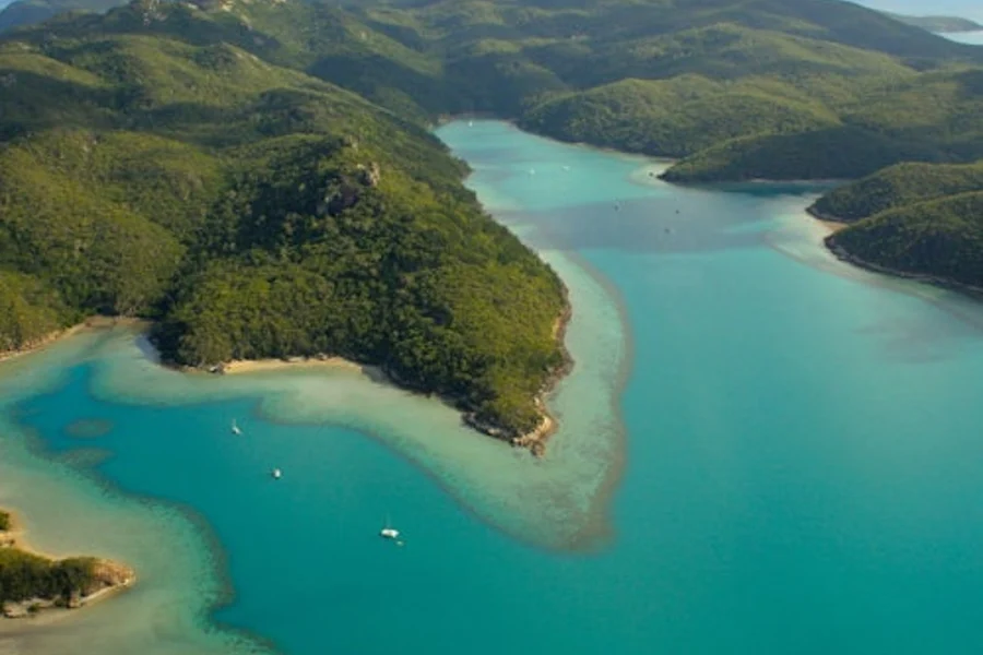 Hook Island: Sailing Tour from Airlie Beach + Snorkeling + Lunch, Airlie Beach